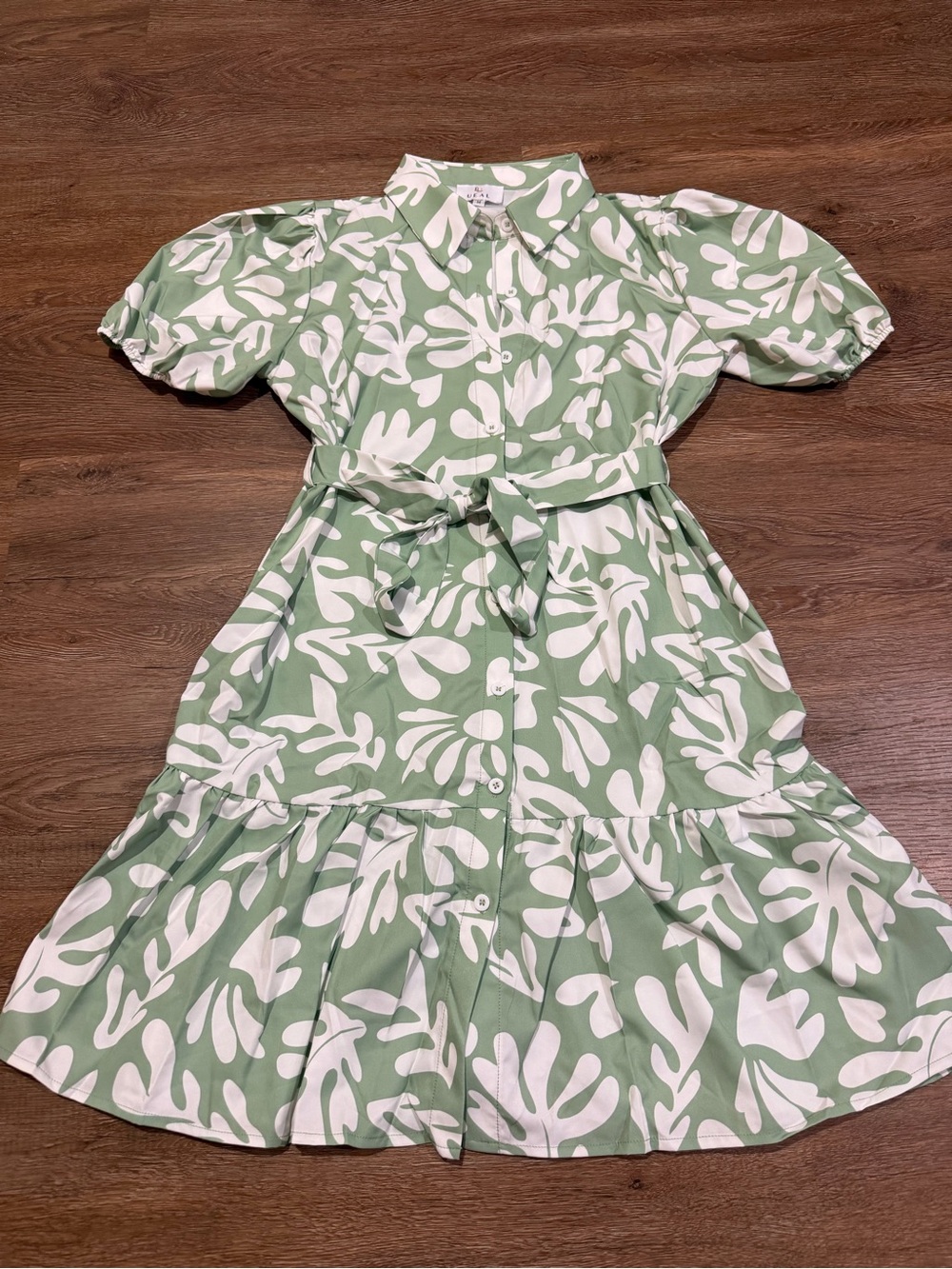 UEAL Green & White Abstract Floral Belted Tiered Midi Dress Size Medium - Picture 2 of 10